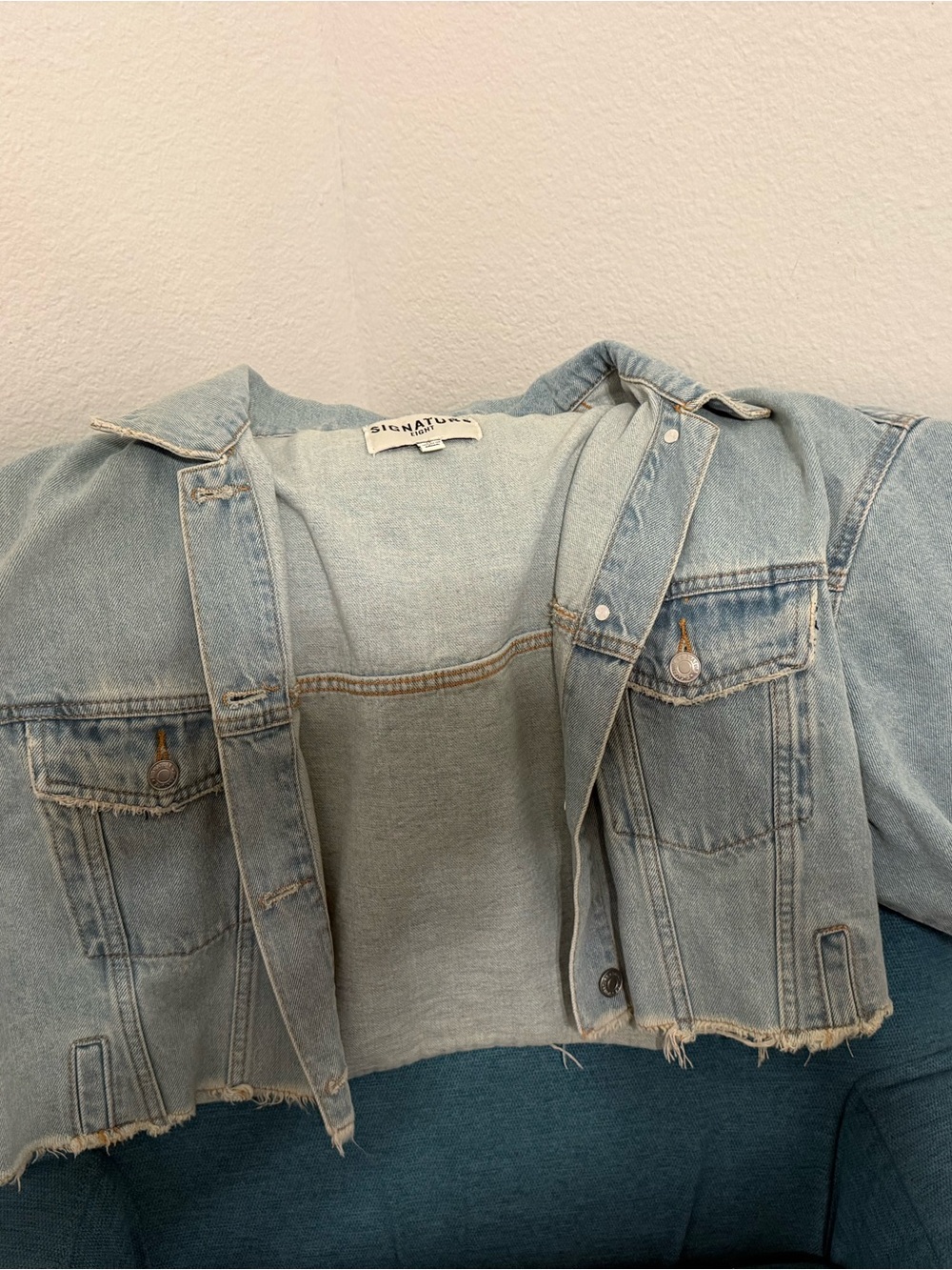Signature Cropped Light Wash Denim Jacket - Pale Blue